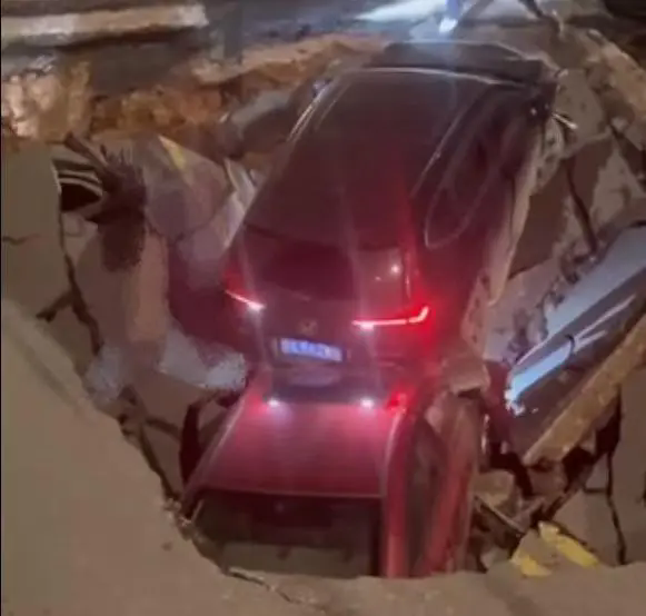 武漢一路面又現(xiàn)塌陷 道路空洞檢測保障人身安全
